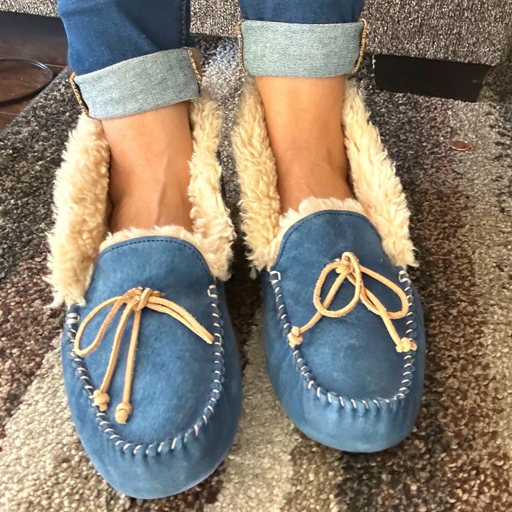 UGG Women's Blue Suede Slippers with Cream Fur - Picture 15 of 16